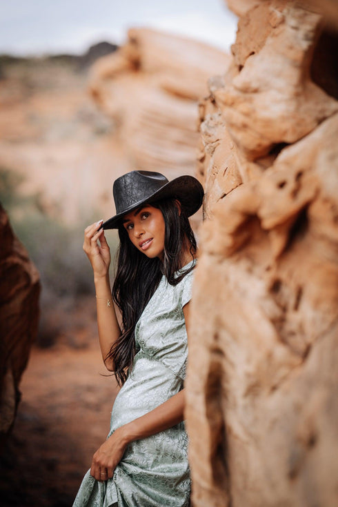 indie-midi-dress-in-sage-green Fehrnvi - Sophia's Style--L--3