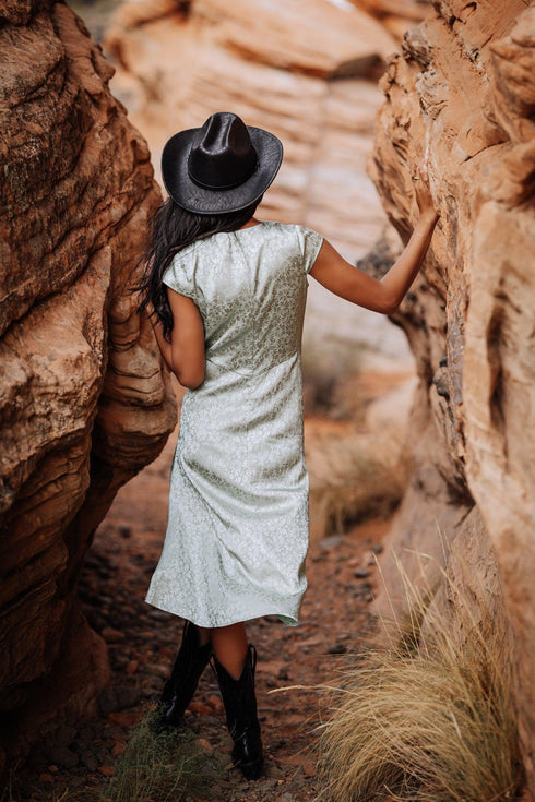 indie-midi-dress-in-sage-green Fehrnvi - Sophia's Style----6