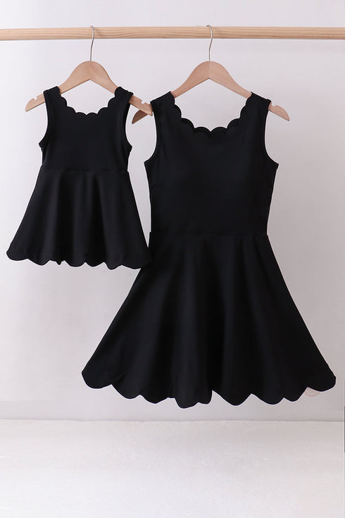Black scalloped active mom&me dress