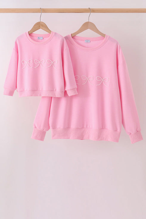 pink-bow-pearl-mom-me-sweatshirt-sophias-styleTop-1