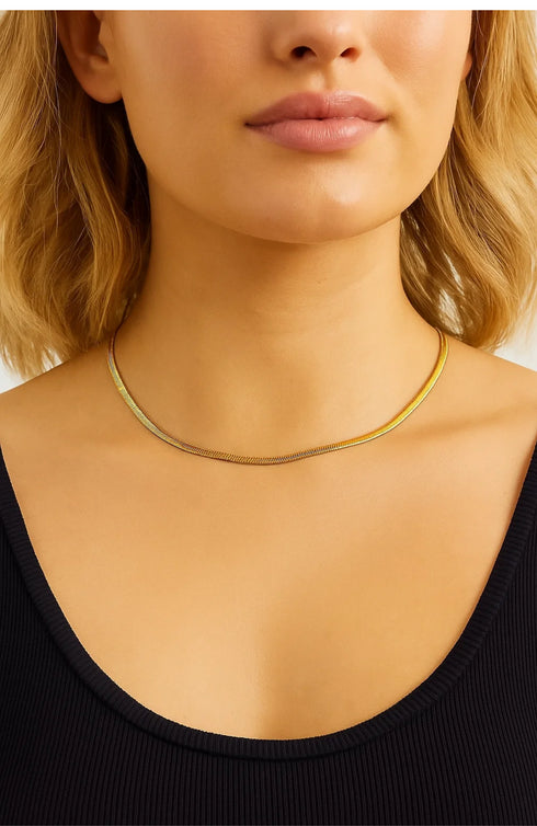 snake-chain-necklace-sleek-and-timeless-elegance-Sophia's Style-4