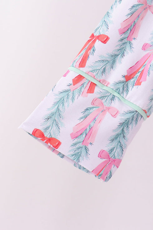 green-bow-christmas-tree-bamboo-moms-gown-abby-evie-sophias-style-4