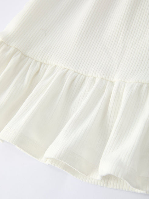 white-top-and-daisy-print-flared-pants-girls-outfit-sophias-style-4