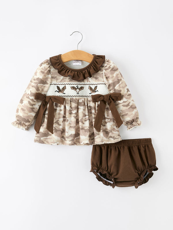 duck-smocked-camo-baby-bloomer-set-bow-detail-sophias-styleRomper-1