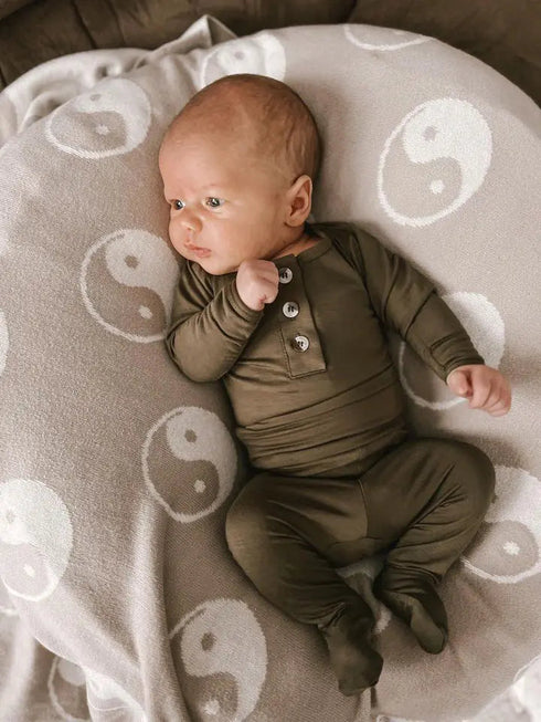 newborn-boy-outfit-set-army-green-baby-boy-coming-home-outfit-Sophia's Style-3