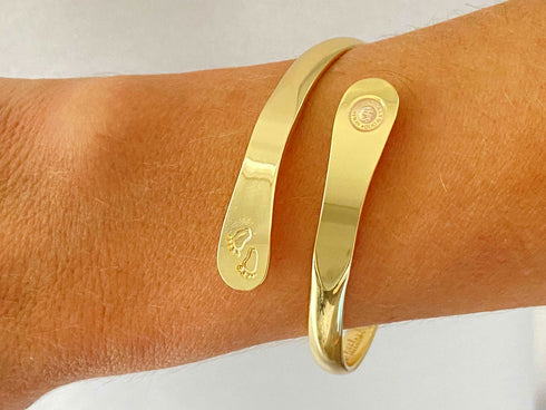 baby-bracelets-footprint-bracelets-engraved-bracelets-the-littlest-feet-makes-the-biggest-footprint-in-your-heart-footprint-baby-Sophia's Style-3