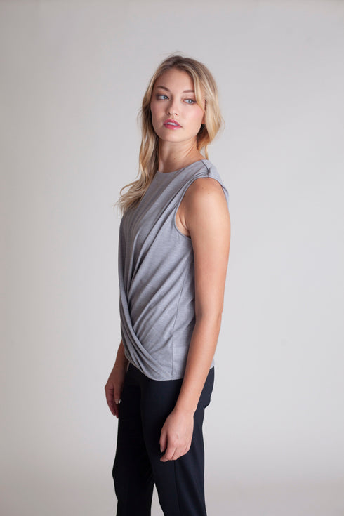boss-babe-t-shirt-heather-gray-buki-sophias-style-3