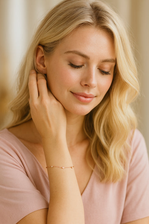 dainty-bracelet-with-five-cubic-zirconia-stones-Sophia's Style-3
