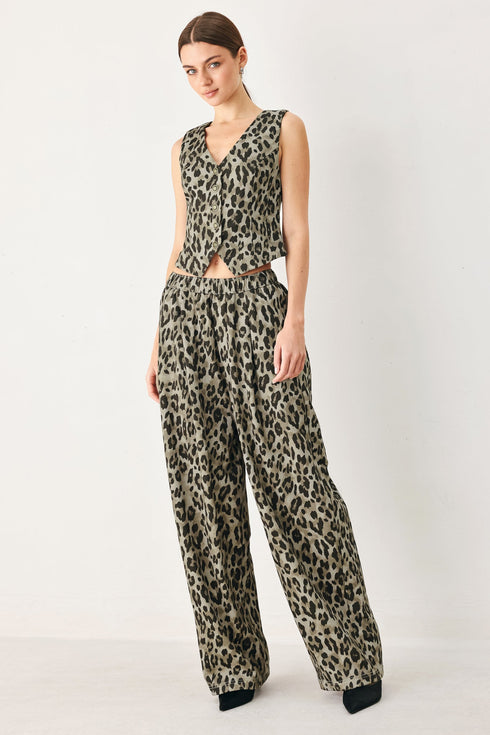 leopard-luxe-woven-vest-sophias-style-6