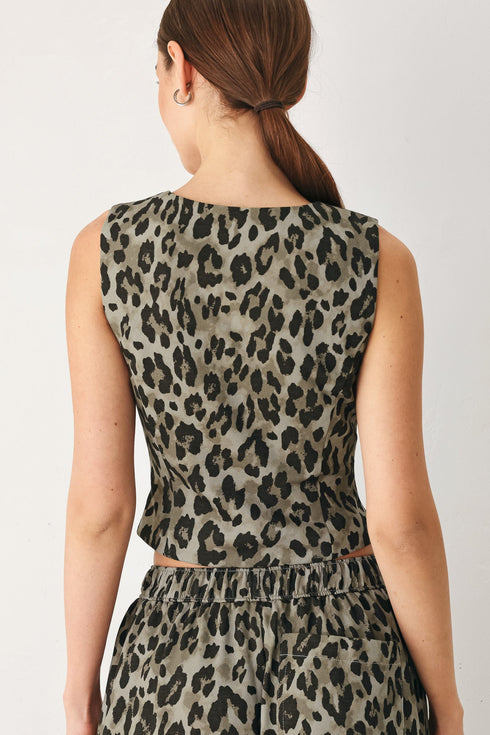 leopard-luxe-woven-vest-sophias-style-2