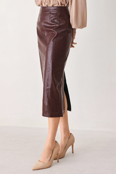 port-wine-high-rise-faux-leather-skirt-sophias-style-11