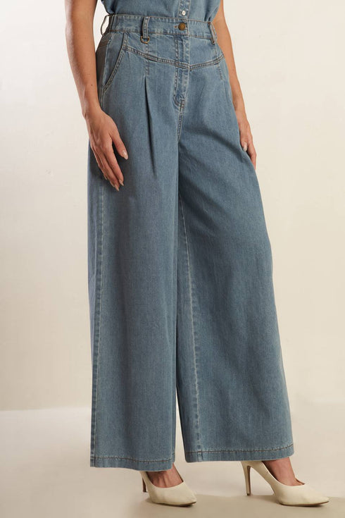 wondering-why-light-denim-pants Flying Tomato-Sophia's Style-7