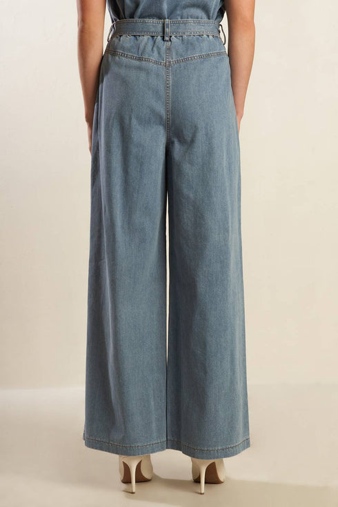 wondering-why-light-denim-pants Flying Tomato-Sophia's Style-2