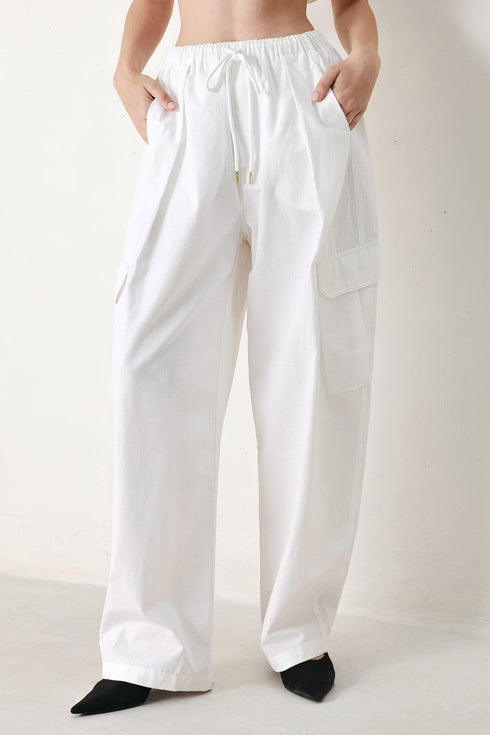 crisp-essential-woven-ballon-pants-flying-tomato-sophias-style-3