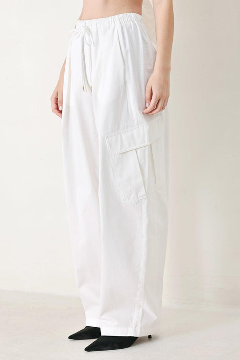 crisp-essential-woven-ballon-pants-flying-tomato-sophias-style-5