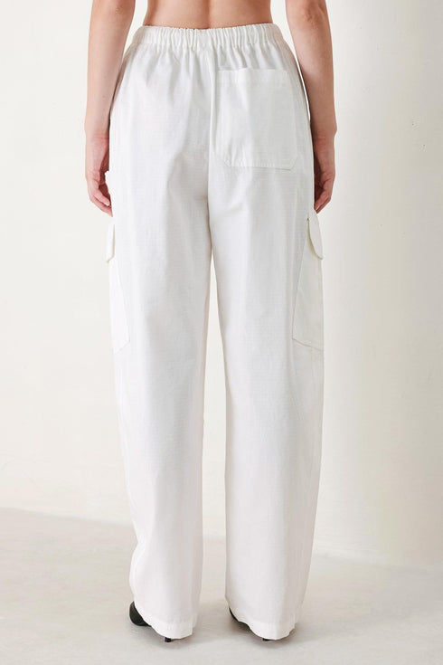 crisp-essential-woven-ballon-pants-flying-tomato-sophias-style-2