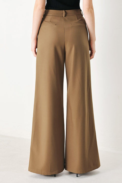 rich-silhouette-woven-pants-flying-tomato-sophias-style-2