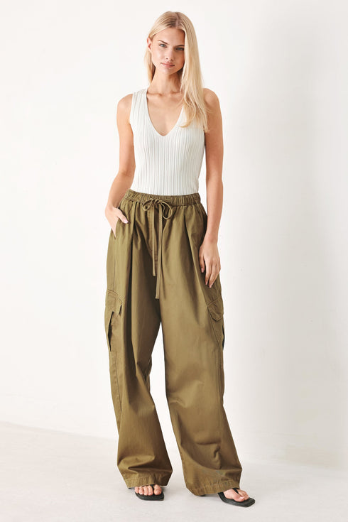 stay-in-motion-woven-barrel-pants-sophias-style-6