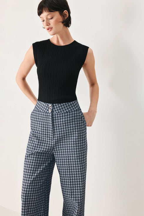 noir-society-woven-wide-leg-pants-flying-tomato-sophias-style-4