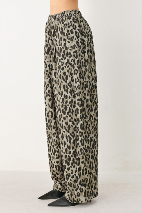 leopard-luxe-woven-pants-sophias-style-5