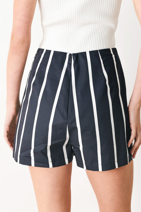 dark-rhythm-stripe-woven-skort-sophias-style-2