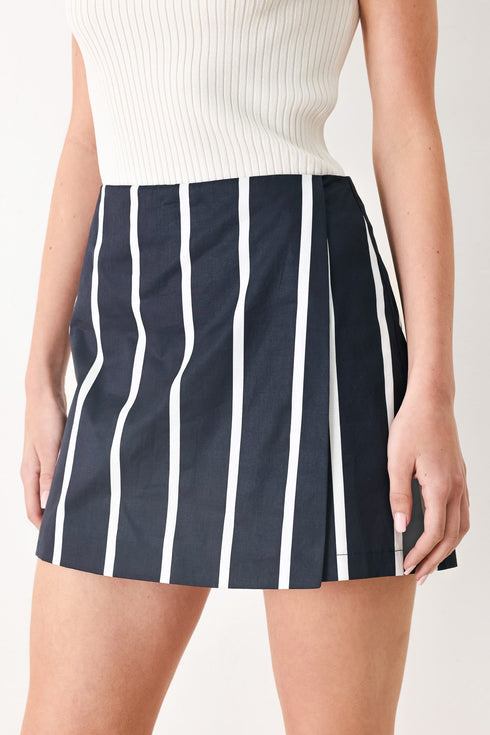 dark-rhythm-stripe-woven-skort-sophias-style-6