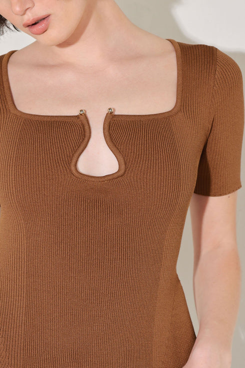 golden-glow-moment-sweater-top-sophias-style-4