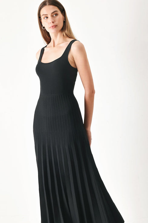 mono-form-sweater-knit-midi-dress-sophias-style-3