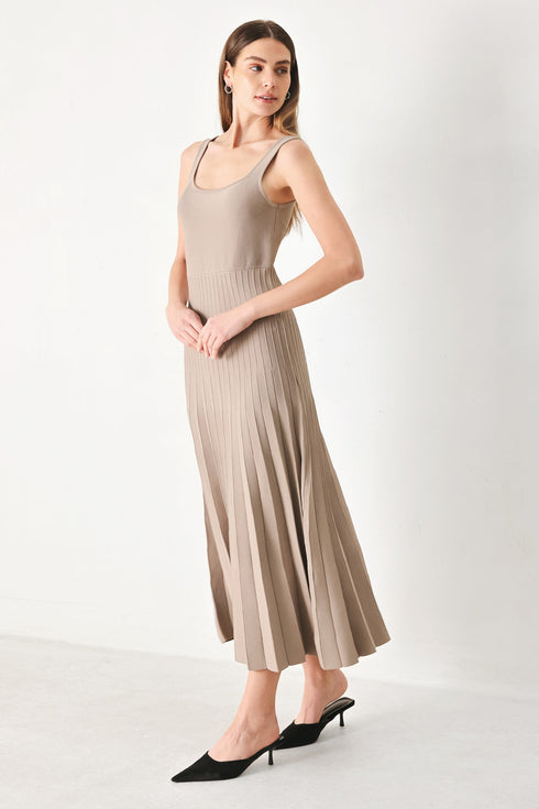 mono-form-sweater-knit-midi-dress-sophias-style-8