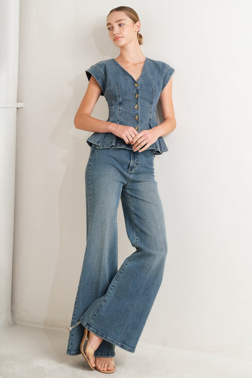 no-second-thought-washed-denim-top-flying-tomato-Sophia's Style-2