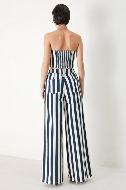 navy-blossom-woven-tube-top-flying-tomato-sophias-style-6
