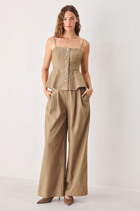 stonewash-relaxed-woven-top-sophias-style-4