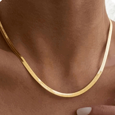 snake-chain-necklace-sleek-and-timeless-elegance-Sophia's Style-7