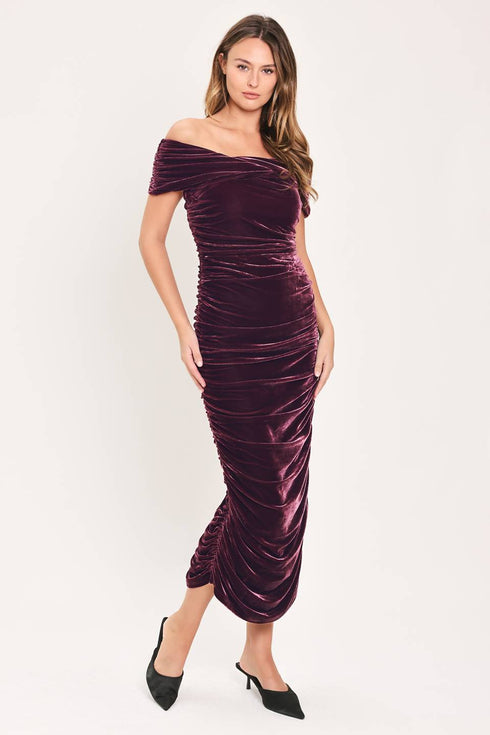 plum-embrace-plum-velvet-off-shoulder-ruched-midi-dress-flying-tomato-sophias-style-2