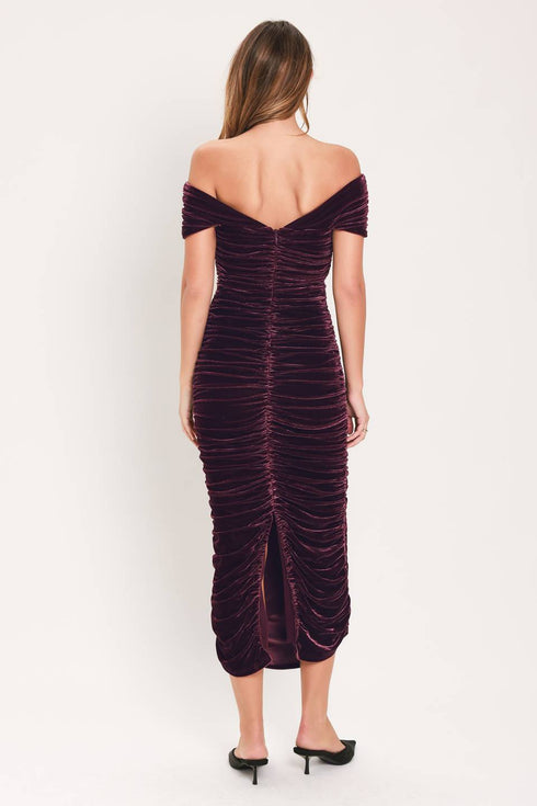 plum-embrace-plum-velvet-off-shoulder-ruched-midi-dress-flying-tomato-sophias-style-7