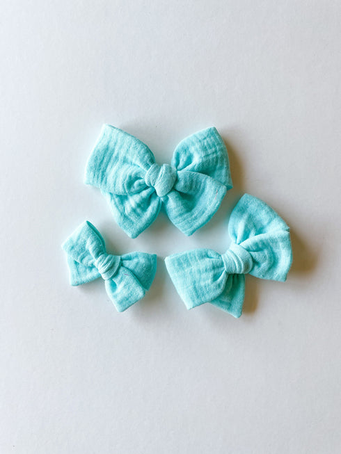 bright-turquoise-pinwheel-bow Boosh Baby - Sophia's Style-2
