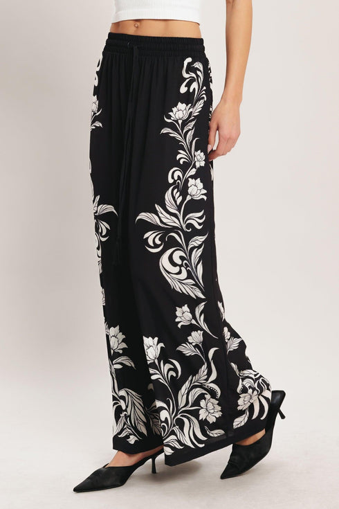 black-riviera-woven-pants-flying-tomato-sophias-style-6