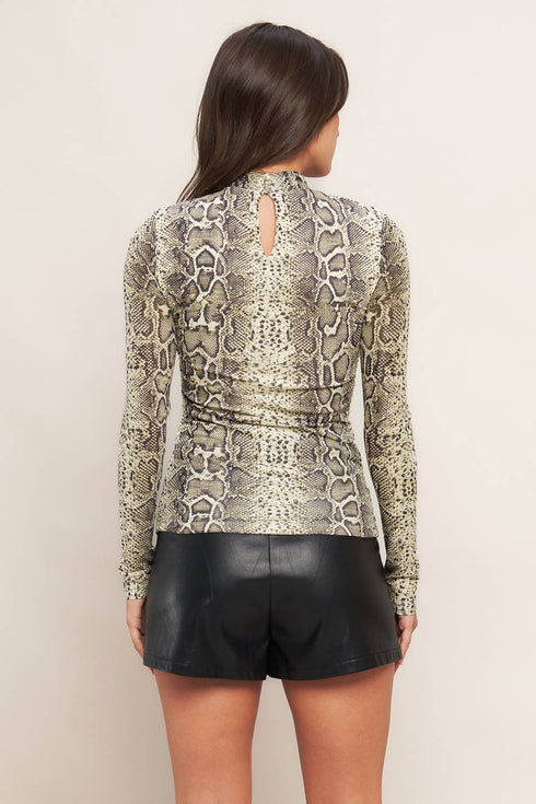 urban-venom-chic-knit-top Sophia's Style-6