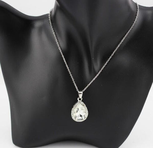 large-crystal-teardrop-pendant-necklace-Sophia's Style-4