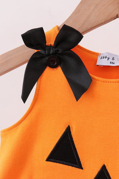 orange-jack-o-lantern-applique-bow-bloomer-set-sophias-style-3