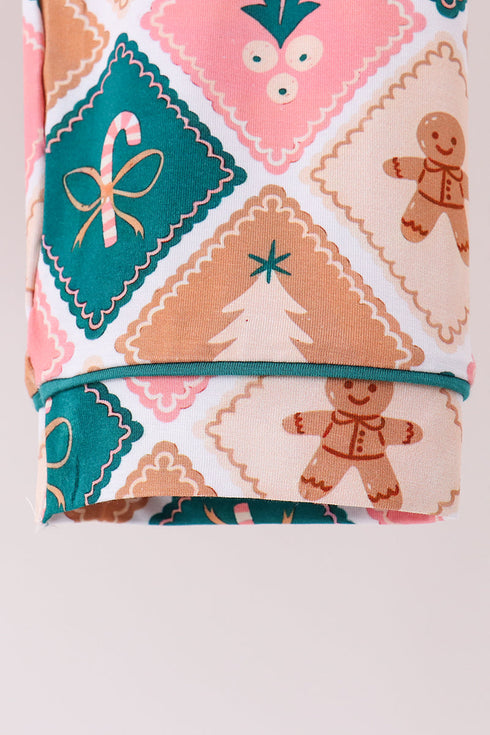 green-gingerbread-bamboo-mom-me-pajama-set-abby-evie-sophias-style-4