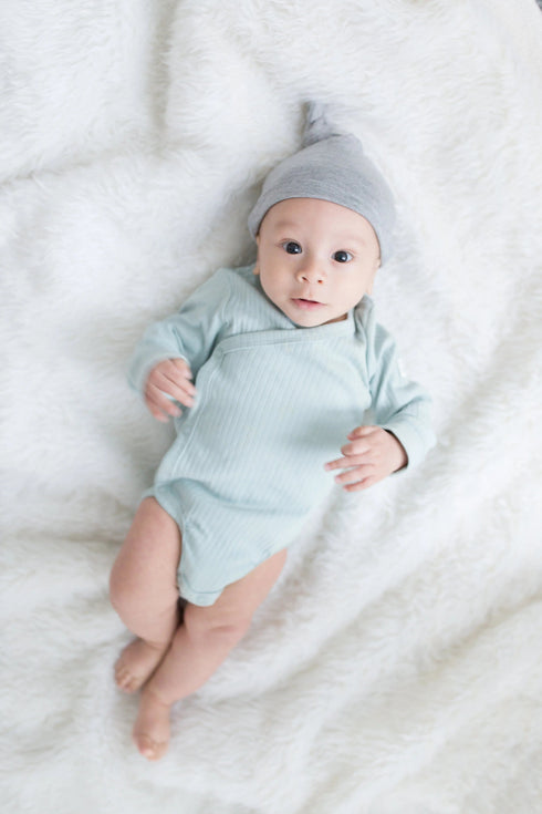 swaddle-blanket-and-hat-set-gray-Sophia's Style-3