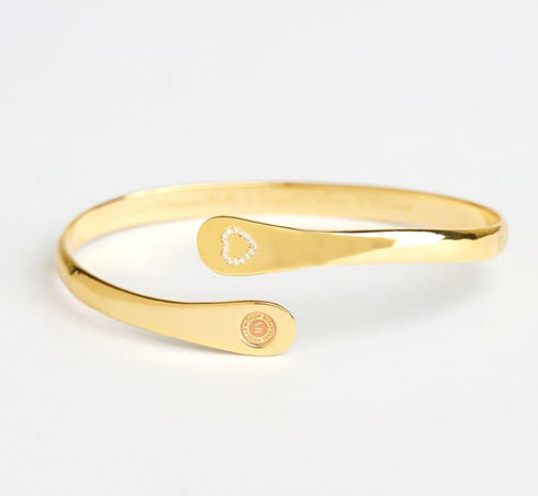 engraved-mother-daughter-bracelets-engraved-love-between-mother-and-daughter-knows-no-distance-bracelet-1-Sophia's Style-2