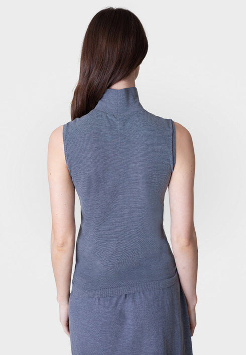 sleeveless-turtleneck-shirt-buki-sophias-style-7