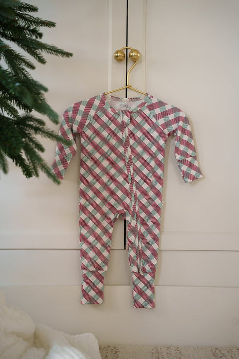 christmas-plaid-pajamas-Atlas Grey-Sophia's Style-4