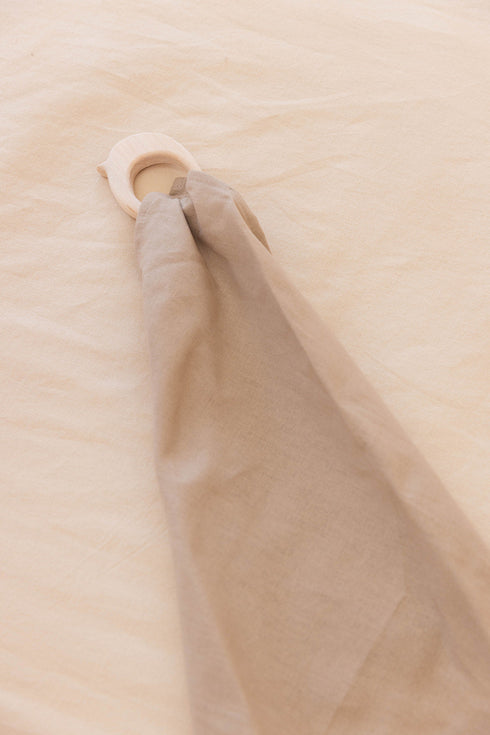 desert-lark-linen-maple-ring-teether Wildbird - Sophia's StyleBaby Soothers-1