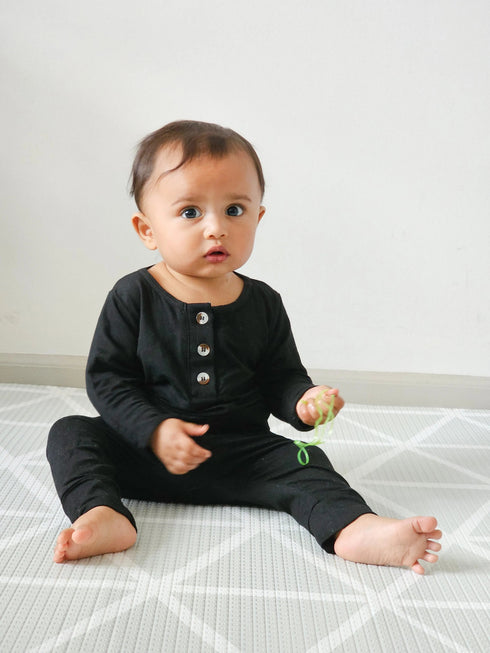 top-and-bottom-outfit-and-hat-set-newborn-12-months-sizes-black-Sophia's StyleOnesies-1