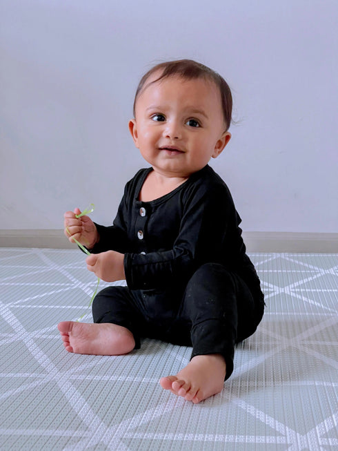 top-and-bottom-outfit-and-hat-set-newborn-12-months-sizes-black-Sophia's Style-6