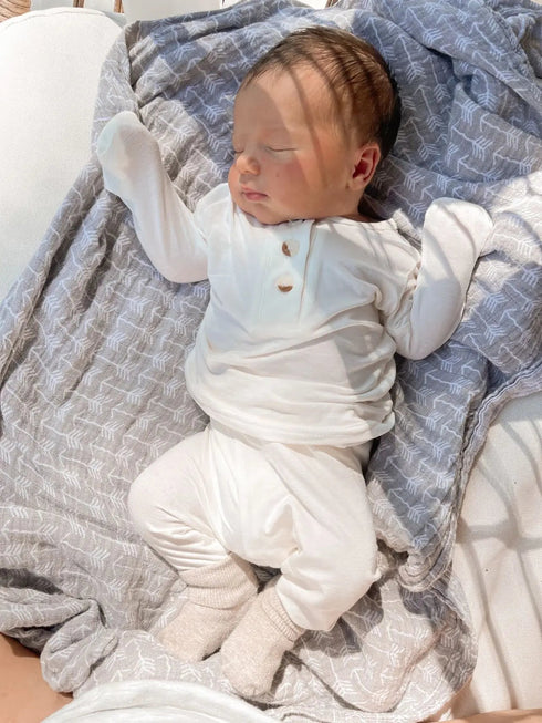 white-newborn-outfit-baby-coming-home-outfit-newborn-12-months-Sophia's Style-2