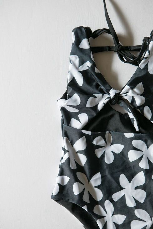 girls-cutout-one-piece-in-black-plumeria-of-one-sea - Sophia's Style -4